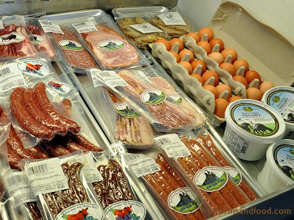 Local meat, dairy and eggs are available throughout the winter. This includes poultry, beef, bison, pork, lamb and dairy products of all kinds. Pacific winter seafood and fish includes clams, cod, crab, flounder, mussels, oysters, scallops, and shrimp. Fresh wild-caught salmon is limited to summer season, but is available canned in winter. 